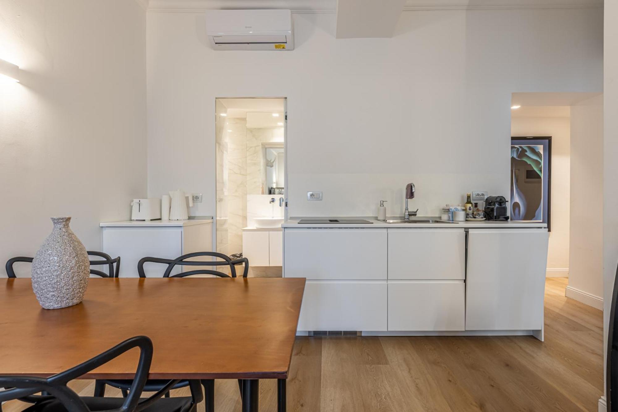Sant'Andrea Charme Apartments Милан Экстерьер фото
