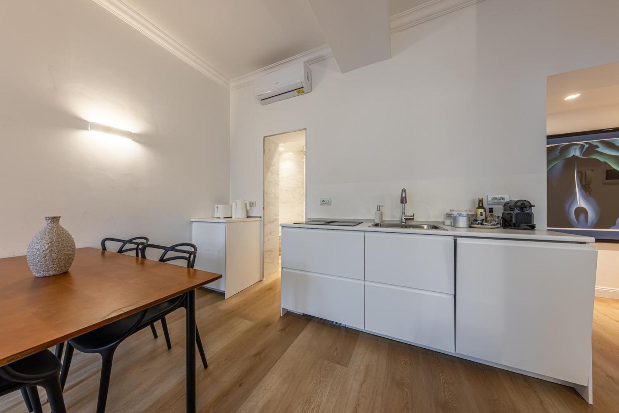 Sant'Andrea Charme Apartments Милан Экстерьер фото