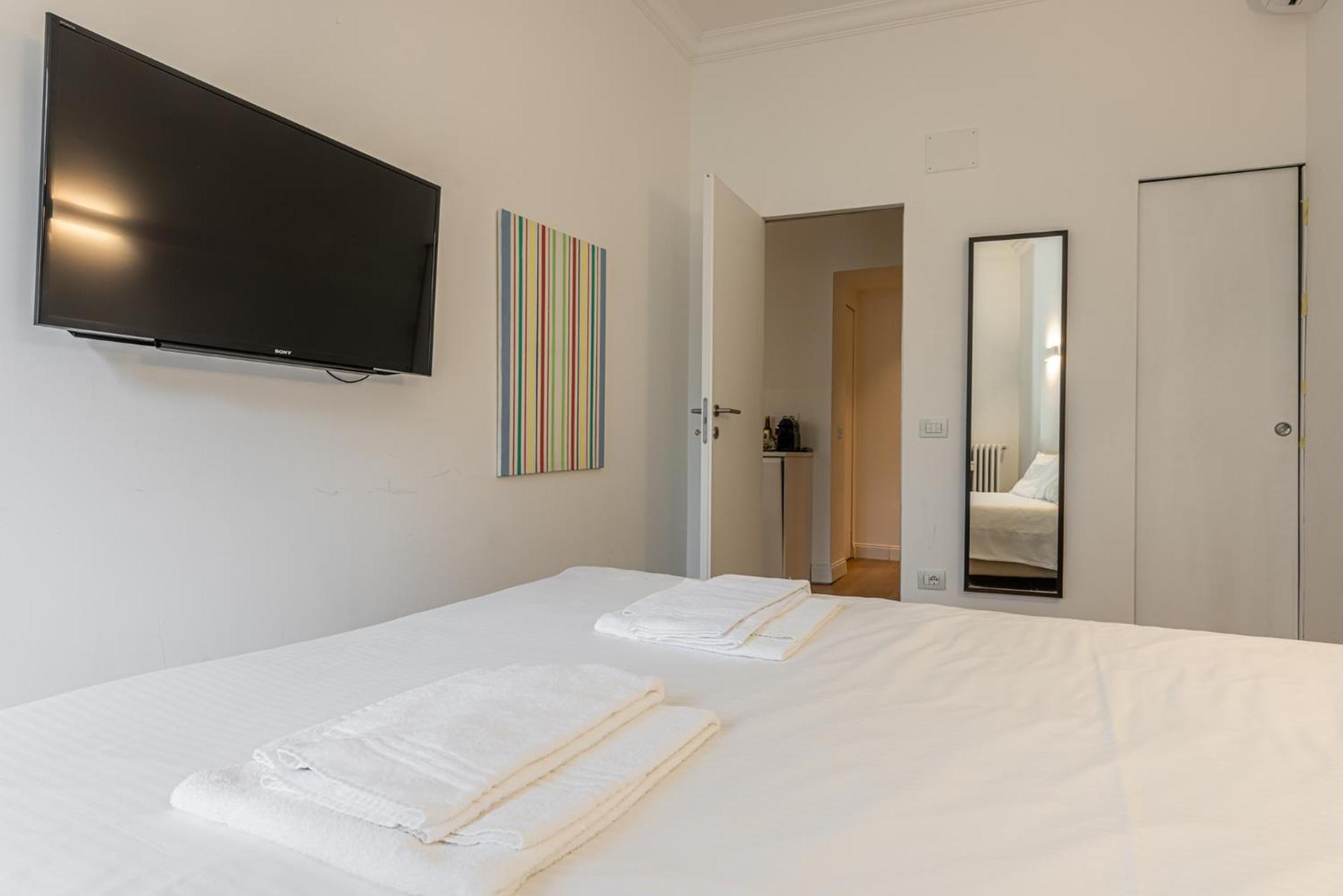 Sant'Andrea Charme Apartments Милан Экстерьер фото